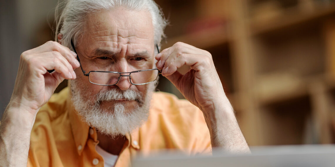 Estudio revela por qué algunos pacientes con alzhéimer pierden la visión antes que la memoria