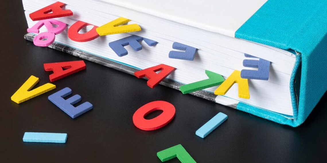 ¿Por qué palabras como ‘almóndiga’ y ‘toballa’ aparecen en el diccionario, si no son correctas?