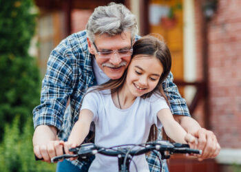 Los abuelos, maestros de vida en acción