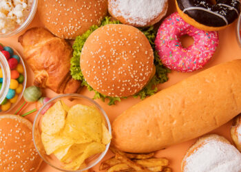 El consumo de alimentos ultraprocesados se asocia con cáncer, párkinson e hipertensión
