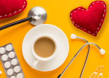 Tomar café puede interferir con la medicación que tomamos y aumentar los efectos secundarios