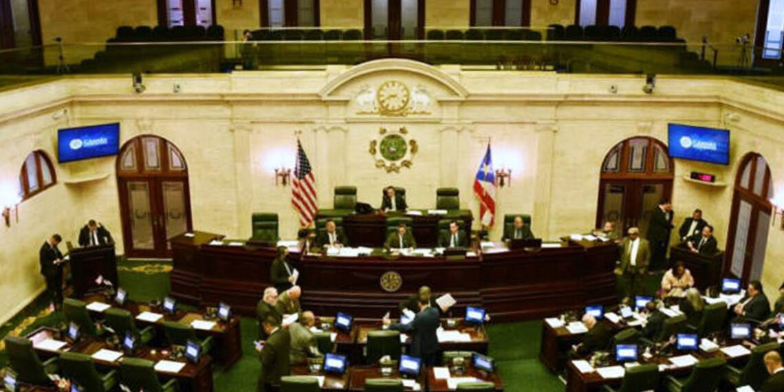 Legislación refuerza protección a adultos mayores y asigna fondos clave para servicios esenciales