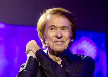 Raphael vuelve a los escenarios con una noche de ‘Escándalo’