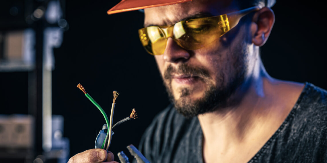 Hatillo abre camino al empleo técnico con curso gratuito de electricidad moderna