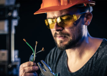 Hatillo abre camino al empleo técnico con curso gratuito de electricidad moderna