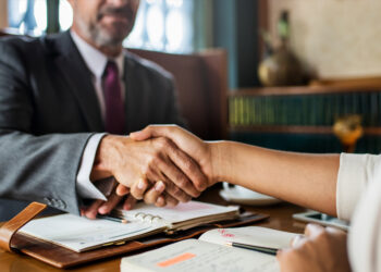 Adultos mayores tendrán acceso gratuito a servicios notariales