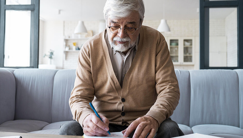 Tener más estudios no frena el deterioro del cerebro con la edad, revela gran estudio internacional