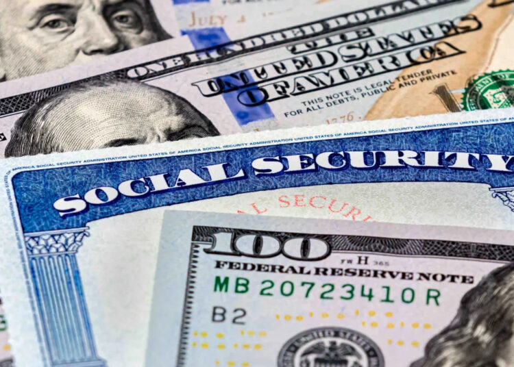 Aumentan los beneficios del Seguro Social en 2026, ajuste del 2.8% por costo de vida