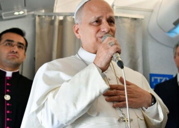 El Papa llama a silenciar las guerras y a construir puentes de paz desde África