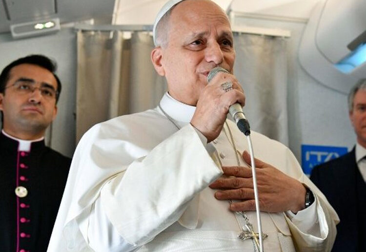 El Papa llama a silenciar las guerras y a construir puentes de paz desde África