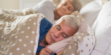 Luz matutina y otros trucos para que la edad no nos quite el sueño