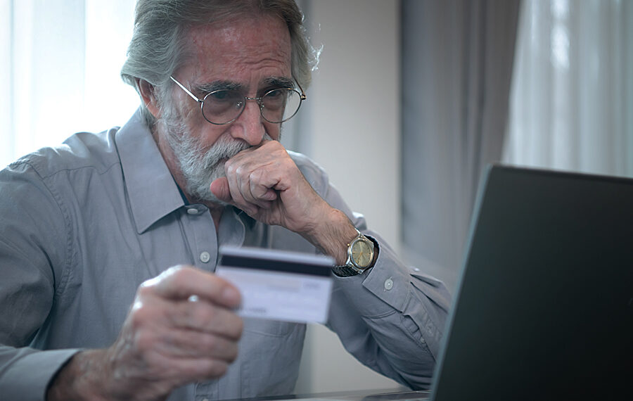 Buscan proteger a los adultos mayores del fraude financiero con orientación gratuita