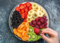 Comer fruta en la noche podría ser mejor de lo que muchos creen