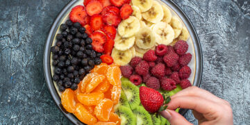 Comer fruta en la noche podría ser mejor de lo que muchos creen