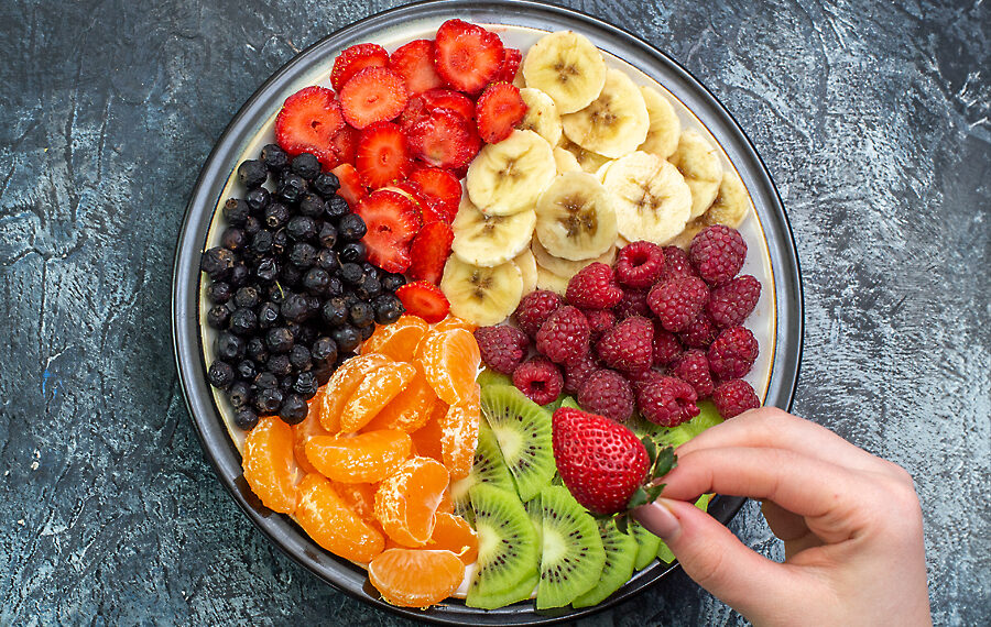 Comer fruta en la noche podría ser mejor de lo que muchos creen