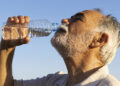 Proponen crear oasis de hidratación para proteger a los adultos mayores del calor extremo