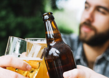 Alcohol, una droga normalizada que sigue cobrando millones de vidas cada año
