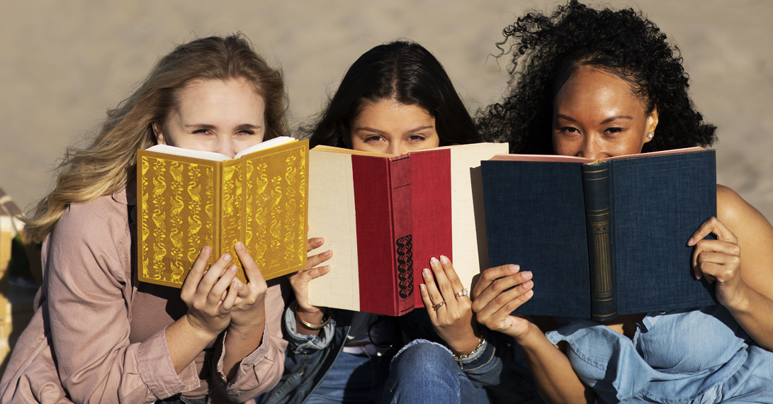 La Generación Z vuelve al papel: los jóvenes redescubren el placer de leer libros impresos